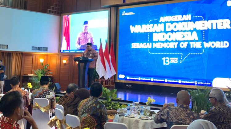Wakil Bupati Rembang, Hanies Cholil Barro’, menerima sertifikat resmi dari Kementerian Luar Negeri pada Rabu (13/8/2025) di Jakarta. (Foto: rembangsepekan.com)