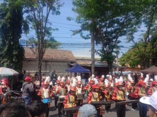 Karnaval Semarak Kemerdekaan ke-80 anak-anak TK se-Kecamatan Rembang, Selasa (26/8/2025). (Foto: Doni Setiawan/rembangsepekan.com)