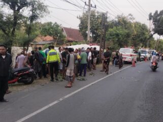 Kecelakaan lalu lintas di Jalur Pantura, wilayah Blimbing, Kecamatan Sluke, Kamis pagi, (7/8/2025). (Foto: dok Satlantas Polres Rembang/rembangsepekan.com)
