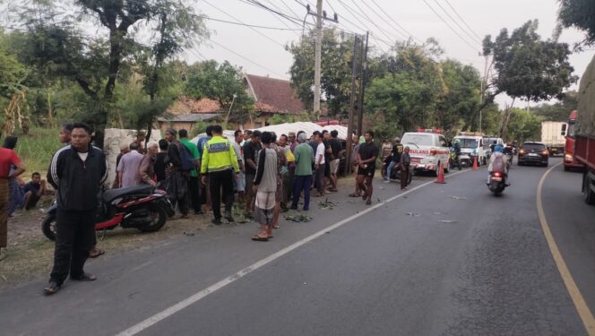 
					Kecelakaan lalu lintas di Jalur Pantura, wilayah Blimbing, Kecamatan Sluke, Kamis pagi, (7/8/2025). (Foto: dok Satlantas Polres Rembang/rembangsepekan.com)