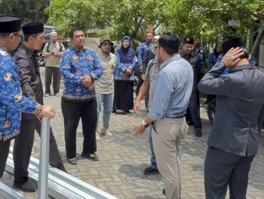Bupati Rembang Harno dan Wakil Bupati, M Hanies Cholil Barro’, bersama Bupati Harno dan anggota DPRD Komisi IV meninjau proyek revitalisasi gedung sekolahan di beberapa sekolah, Rabu (17/9/2025). (Foto: rembangsepekan.com)