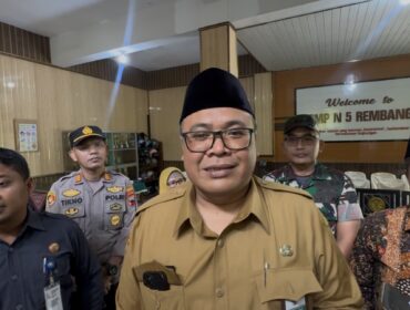 Wabup Rembang M. Hanies Cholil Barro’ (Gus Hanies) usai meninjau MBG di SMPN 5 Rembang, hari ini (15/9/2025). (Foto: rembangsepekan.com)