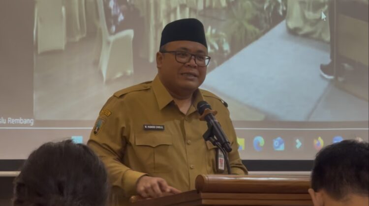 Wabup Rembang M. Hanies Cholil Barro’ (Gus Hanies) saat sambutan dalam rapat pembinaan dan penguatan kelembagaan oleh Bawaslu Rembang, Senin (15/9/2025). (Foto: rembangsepekan.com)