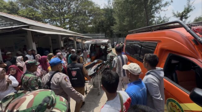 Pemancing yang tenggelam di perairan dekat PLTU Sluke akhirnya ditemukan tewas, Senin (22/9) sekitar pukul 10.45 WIB. (Foto: rembangsepekan.com)