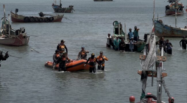 Pemancing yang tenggelam di perairan dekat PLTU Sluke akhirnya ditemukan tewas, Senin (22/9) sekitar pukul 10.45 WIB. (Foto: rembangsepekan.com)