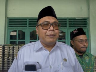 Ketua Satgas MBG Kabupaten Rembang sekaligus Wakil Bupati, Muhammad Hanies Cholil Barro’ didampingi Ketua Komisi IV DPRD Rembang usai cek MBG di SMPN 1 Kragan, Rabu (24/9/2025). (Foto: rembangsepekan.com)
