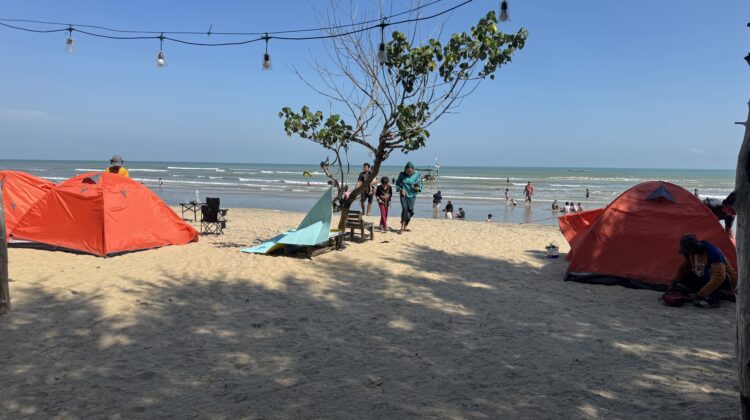 Pantai Indah Layur (PIL) di Duluh Layur, Desa Gedongmulyo, Lasem, Rembang. (Foto: rembangsepekan.com)