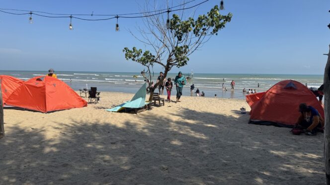 
					Pantai Indah Layur (PIL) di Duluh Layur, Desa Gedongmulyo, Lasem, Rembang. (Foto: rembangsepekan.com)