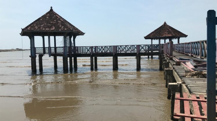 Kondisi Destinasi Wisata Taman Rekreasi Pantai (TRP) Kartini Rembang. (Foto: rembangsepekan.com)