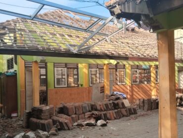 Gedung sekolahan SMPN 2 Kragan, Kamis (11/9/2025). (Foto: rembangsepekan.com)