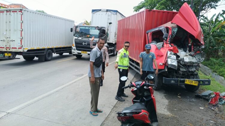 Laka lantas di jalur Pantura Rembang, tepatnya di Jalan Nasional masuk wilayah Desa Gedongmulyo, Kecamatan Lasem, pada Kamis (25/9/2025) sekitar pukul 09.45 WIB. (Foto: rembangsepekan.com)