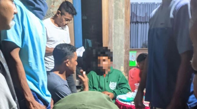Geger insiden diduga 2 remaja hendak mengembat motor warga saat pentas ketoprak di Warugunung, Pancur, Sabtu (20/92025). (Foto: dok Polsek Pancur)