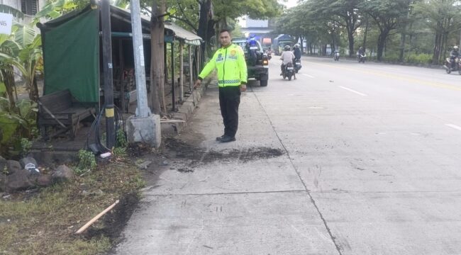 Kecelakaan lalu lintas di Jalur Pantura Tireman, Rembang, Kamis (23/10/2025). (Foto: rembangsepekan.com)