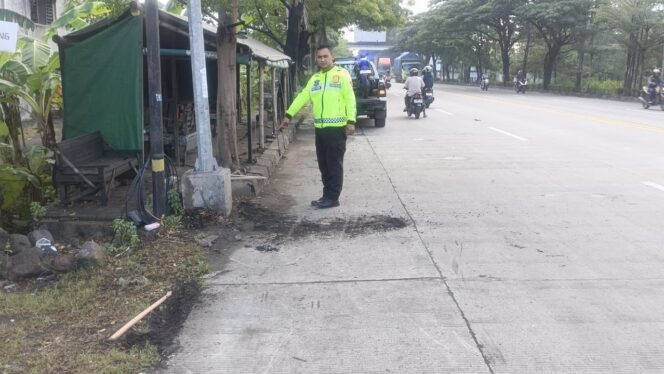 
					Kecelakaan lalu lintas di Jalur Pantura Tireman, Rembang, Kamis (23/10/2025). (Foto: rembangsepekan.com)