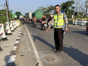 Kecelakaan maut terjadi di jalur pantura Rembang, tepatnya di Desa Punjulharjo, Kecamatan Rembang, Rabu (8/10/2025) pagi. (Foto: rembangsepekan.com)