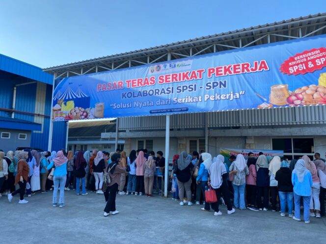 
					Bazar Pangan Murah. (Foto: rembangsepekan.com)