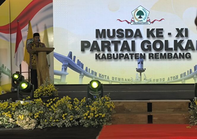 
					SAMBUTAN - Bupati Rembang, Harno saat memberikan sambutan pada kegiatan Musda Partai Golkar ke XI di Pinus Hall Hotel Pollos, Rembang. FOTO : FIT/REMBANG SEPEKAN