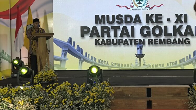 SAMBUTAN - Bupati Rembang, Harno saat memberikan sambutan pada kegiatan Musda Partai Golkar ke XI di Pinus Hall Hotel Pollos, Rembang. FOTO : FIT/REMBANG SEPEKAN