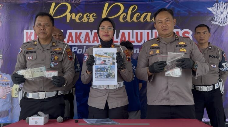 Satlantas Polres Rembang ungkap kasus tabrak lari laka lantas di Pantura Lasem, Kamis (16/10/2025). (Foto: rembangsepekan.com)
