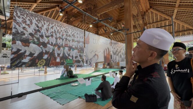
					Kantor Berita ANTARA menggelar Pameran Foto Jurnalistik SANTRI Volume 2 (V.2) di Lasem, Kabupaten Rembang, Jawa Tengah. (Foto: rembangsepekan.com)