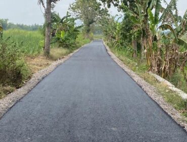 Empat proyek peningkatan jalan di Kabupaten Rembang yang dibiayai dari APBD Induk 2025 menunjukkan progres pesat. (Foto: rembangsepekan.com)