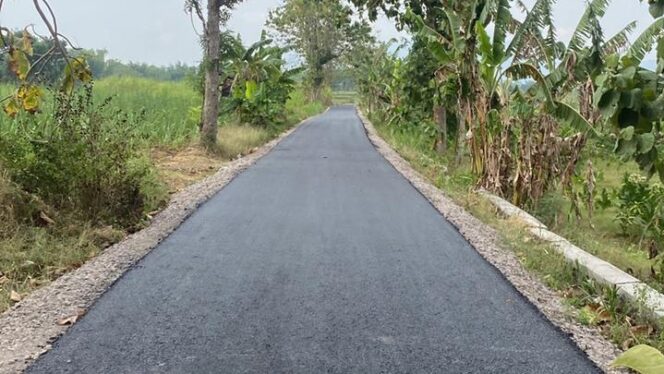 
					Empat proyek peningkatan jalan di Kabupaten Rembang yang dibiayai dari APBD Induk 2025 menunjukkan progres pesat. (Foto: rembangsepekan.com)