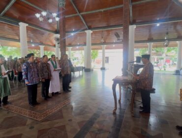 150 pejabat di Pemkab Rembang resmi dilantik dan diambil sumpah janjinya oleh Bupati Rembang, Harno, di Pendopo Museum Kartini, Kamis (23/10). (Foto: rembangsepekan.com)