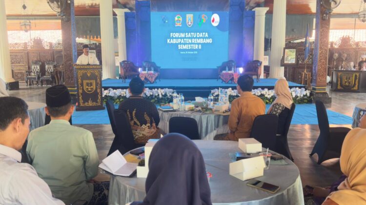 Pemkab Rembang melalui Dinkominfo menggelar Forum Satu Data Kabupaten Rembang Semester II Tahun 2025 pada Kamis (30/10), di Pendopo Museum RA Kartini, Rembang. (Foto: rembangsepekan.com)