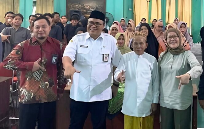 
					FOTO BERSAMA - Wakil Bupati Rembang, M. Hanies Cholil Barro’ foto bersama narasumber dan peserta sosialisasi. Foto : Ist/Rembang Sepekan.