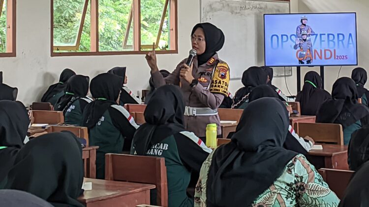 Kader Fatayat NU Rembang saat mengikuti Kegiatan DTD Garda Fatayar NU Satkorcab Rembang, yang digelar selama dua hari sejak Sabtu (22/11). (Foto: rembangsepekan.com)