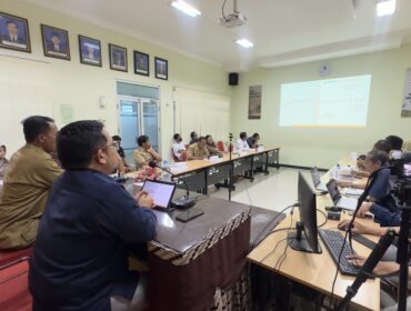 Badan Pusat Statistik (BPS) Kabupaten Rembang merilis data inflasi bulan Oktober 2025, di Aula Kantor BPS Rembang, hari ini. (Foto: rembangsepekan.com)