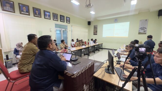 
					Badan Pusat Statistik (BPS) Kabupaten Rembang merilis data inflasi bulan Oktober 2025, di Aula Kantor BPS Rembang, hari ini. (Foto: rembangsepekan.com)