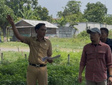 Pemkab Rembang mulai menyiapkan relokasi sementara bagi pedagang Pasar Rembang Kota yang akan direvitalisasi, Senin (10/11/2025). (Foto: rembangsepekan.com)