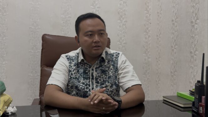 
					Kasi Inteligen Kejari Rembang Yusni Febriansyah saat diwawancarai rembangsepekan. (Foto: rembangsepekan.com)