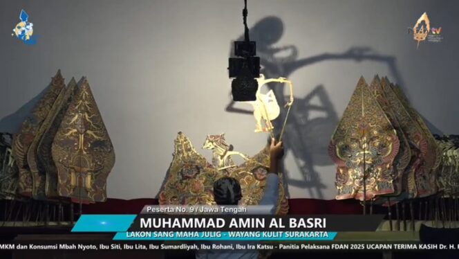 
					Dalang cilik asal Kabupaten Rembang, Muh. Amin Al-Basri, tampil di ajang Festival Dalang Anak Nasional 2025 di Gedung Pewayangan Kautaman, TMII, Jakarta, Senin (3/11/2025). (Foto: Istimewa)
