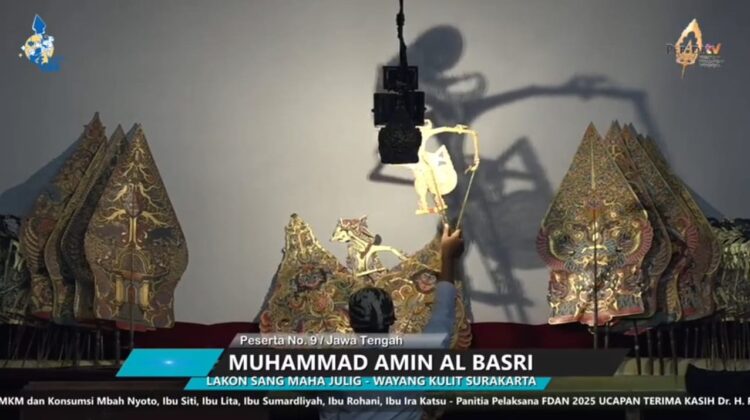 Dalang cilik asal Kabupaten Rembang, Muh. Amin Al-Basri, tampil di ajang Festival Dalang Anak Nasional 2025 di Gedung Pewayangan Kautaman, TMII, Jakarta, Senin (3/11/2025). (Foto: Istimewa)