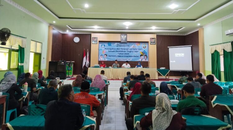Kolaborasi Dindikpora, Polres, dan DinsosPPKB Rembang dalam penguatan TPPKSP SMP, Selasa (18/11/2025). (Foto: rembangsepekan.com)