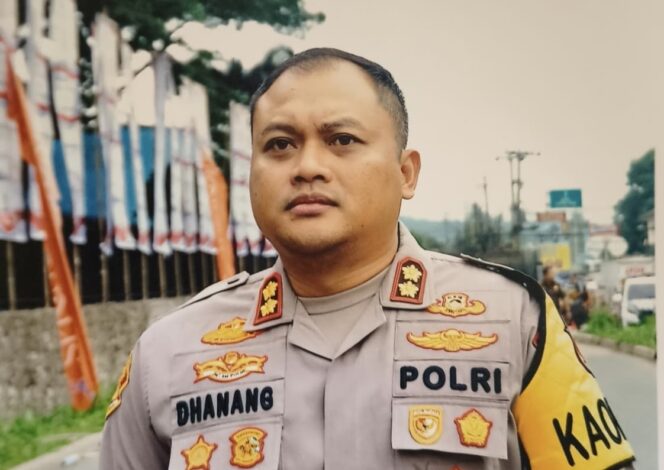 
					Kapolres Rembang AKBP Dhanang Bagus Anggoro saat meninjau Pos PAM di Rembang, pada hari ini. (Foto: rembangsepekan.com)