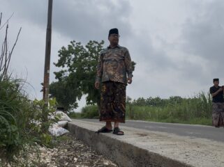 Bupati Rembang Harno hari ini (11/12/2025) meninjau langsung progres pekerjaan proyek peningkatan Jalan Landoh-Kerep di Kecamatan Sulang dan Sendangagung-Segoromulyo, Pamotan. Foto: rembangsepekan.com