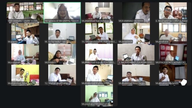 
					Tangkap layar zoom meeting Pelaksanaan Sertifikasi PPG Guru PAI. Foto: rembangsepekan.com.