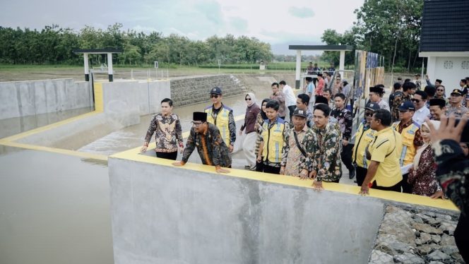 
					Proyek Pembangunan Longstorage Kalipang, Sarang, Rembang Jumat (23/1/2026). Foto: rembangsepekan.com