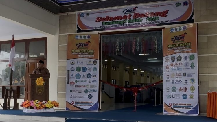 Wabup Rembang M Hanies Cholil Barro’ saat membuka Rembang Edufair 2026, di Balai Kartini, Selasa (27/1/2026). Foto: rembangsepekan.com