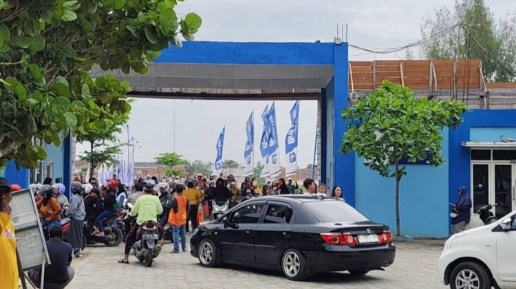 Wisata Pantai Karangjahe saat musim libur Nataru 2025. Foto: rembangsepekan.com