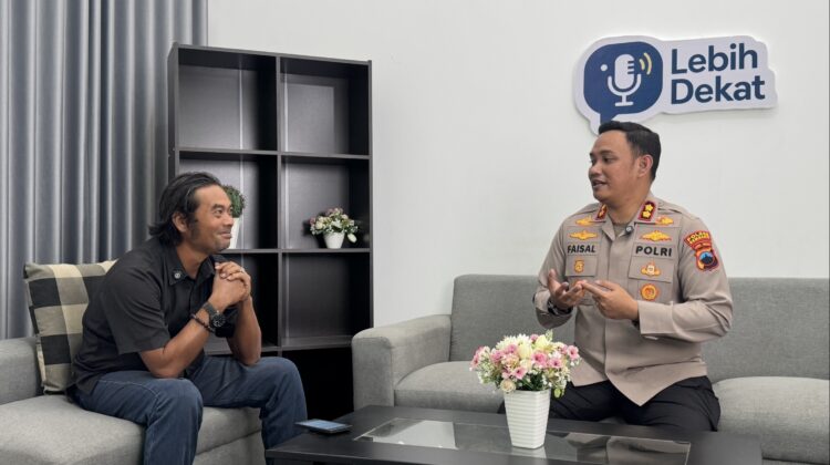 Kapolres Rembang AKBP Mohammad Faisal Pratama saat berbincang di studio BangkitTV, Rabu (18/2/2026). Foto: rembangsepekan.com