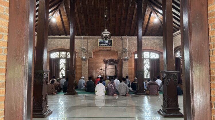 Masjid Penjnggalan Sunan Bonang di Desa Bonang, Lasem, Rembang. Foto: rembangsepekan.com