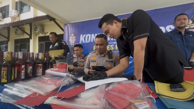 
					Polres Rembang melakukan rilis kasus hasil Operasi Pekat Candi 2026, Kamis (12/3/2926) di Mapolres setempat. Foto: rembangsepekan.com
