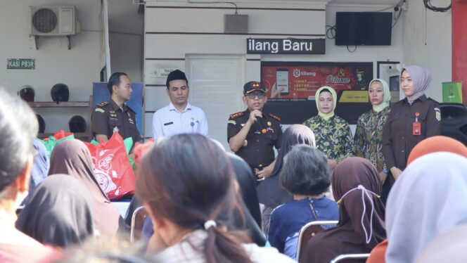 
					Kejaksaan Negeri Rembang menggelar pasar murah, Kamis (12/3/2026). Foto: rembangsepekan.com
