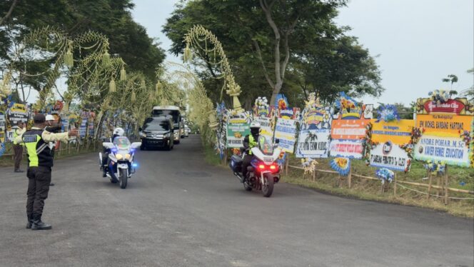 
					Jenazah Michael Bambang Hartono tiba di Kompleks Pemakaman Keluarga di Dukuh Nggodo, Desa Punjulharjo, Rembang, Rabu (25/3/2026). Foto: rembangsepekan.com