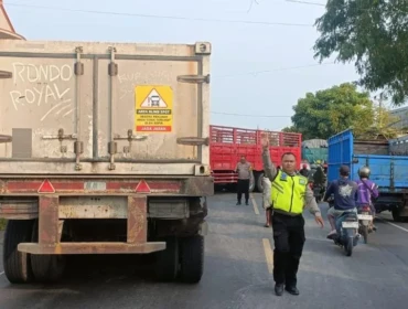 Kecelakaan lalu lintas di Jalur Pantura Kragan, Rembang, Senin (20/4/2026). Foto: rembangsepekan.com
