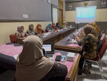 Petugas dari Dinas Kesehatan Rembang tengah melakukan rapat untuk membahas terkait kasus campak, Selasa (7/4/2026). Foto: rembangsepekan.com